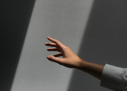 Venture Home Reaching Hand Posters Grå
